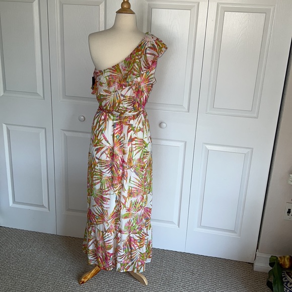 Floral Off the shoulder dress - Picture 2 of 4